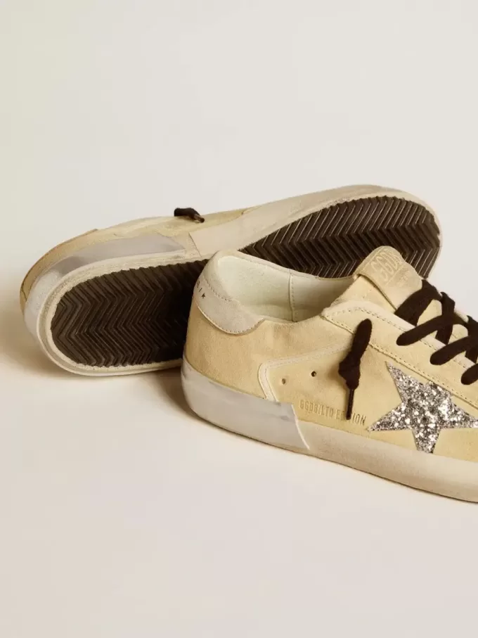 Damen-Super-Star LTD aus Wildleder mit Glitzerstern und Lederlasche am Absatz Damen-Super-Star LTD aus Wildleder mit Glitzerstern und Lederlasche am Absatz