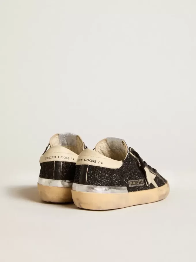 Damen-Superstar in schwarzem Glitzer und Nappa mit cremefarbenem Lederstern und Fersenlasche