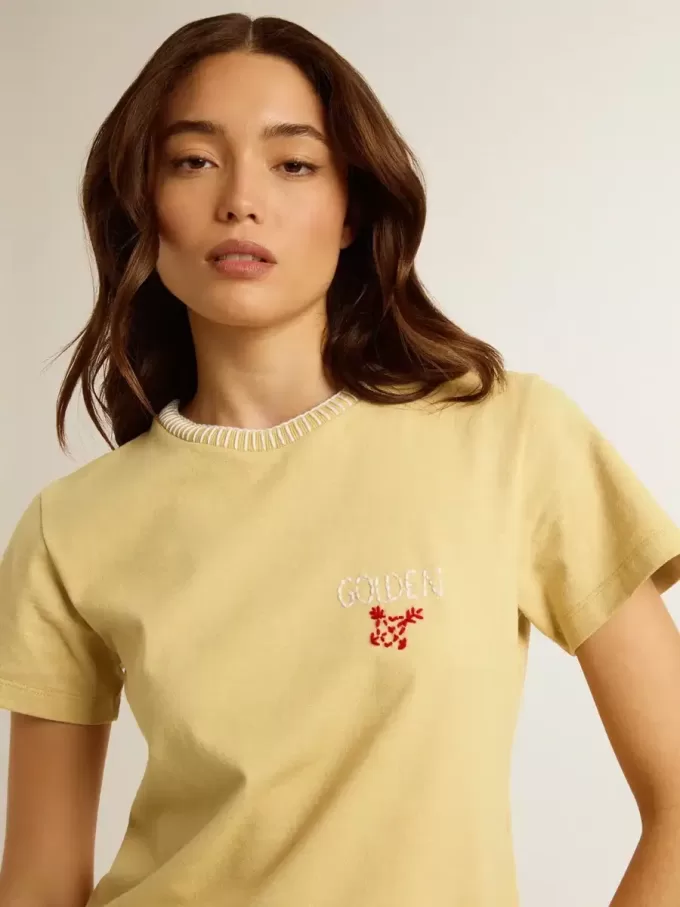 Damen-T-Shirt aus Baumwolljersey mit Stickerei am Halsausschnitt und auf der Brust Damen-T-Shirt aus Baumwolljersey mit Stickerei am Halsausschnitt und auf der Brust