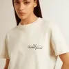 Damen-T-Shirt in Altweiß mit Logo auf der Brust