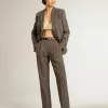 Damen-Top mit Perlenkette Damen-Top mit Perlenkette