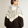 Damen-Windjacke aus silbernem und schwarzem Funktionsstoff Damen-Windjacke aus silbernem und schwarzem Funktionsstoff