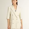 Damenblazer aus weiß-grauer Wollmischung mit Nadelstreifen und kurzen Ärmeln Damenblazer aus weiß-grauer Wollmischung mit Nadelstreifen und kurzen Ärmeln