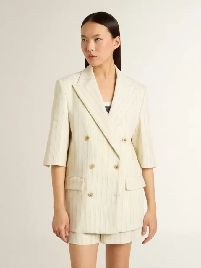 Damenblazer aus weiß-grauer Wollmischung mit Nadelstreifen und kurzen Ärmeln Damenblazer aus weiß-grauer Wollmischung mit Nadelstreifen und kurzen Ärmeln