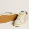 Damenmodell Stardan LTD mit beigem Lederstern und Fersenlasche aus beigem Krokodilleder Damenmodell Stardan LTD mit beigem Lederstern und Fersenlasche aus beigem Krokodilleder