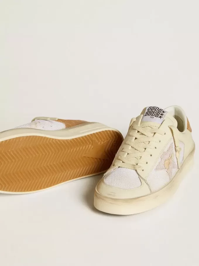 Damenmodell Stardan LTD mit beigem Lederstern und Fersenlasche aus beigem Krokodilleder Damenmodell Stardan LTD mit beigem Lederstern und Fersenlasche aus beigem Krokodilleder