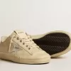 Damenmodell V-Star aus perlfarbenem Wildleder mit silbermetallischem Lederstern