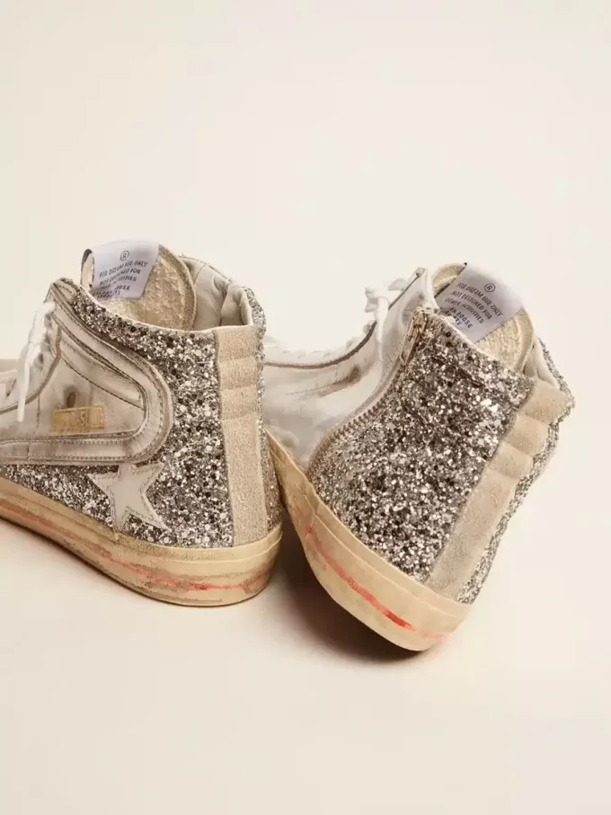 Damenslipper mit laminiertem Obermaterial aus Leder und silbernem Glitzer