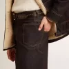 Dunkelblaue Herrenjeans mit weitem Bein aus einmal gewaschenem Denim Dunkelblaue Herrenjeans mit weitem Bein aus einmal gewaschenem Denim