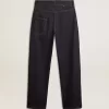 Dunkelblaue Herrenjeans mit weitem Bein aus einmal gewaschenem Denim Dunkelblaue Herrenjeans mit weitem Bein aus einmal gewaschenem Denim