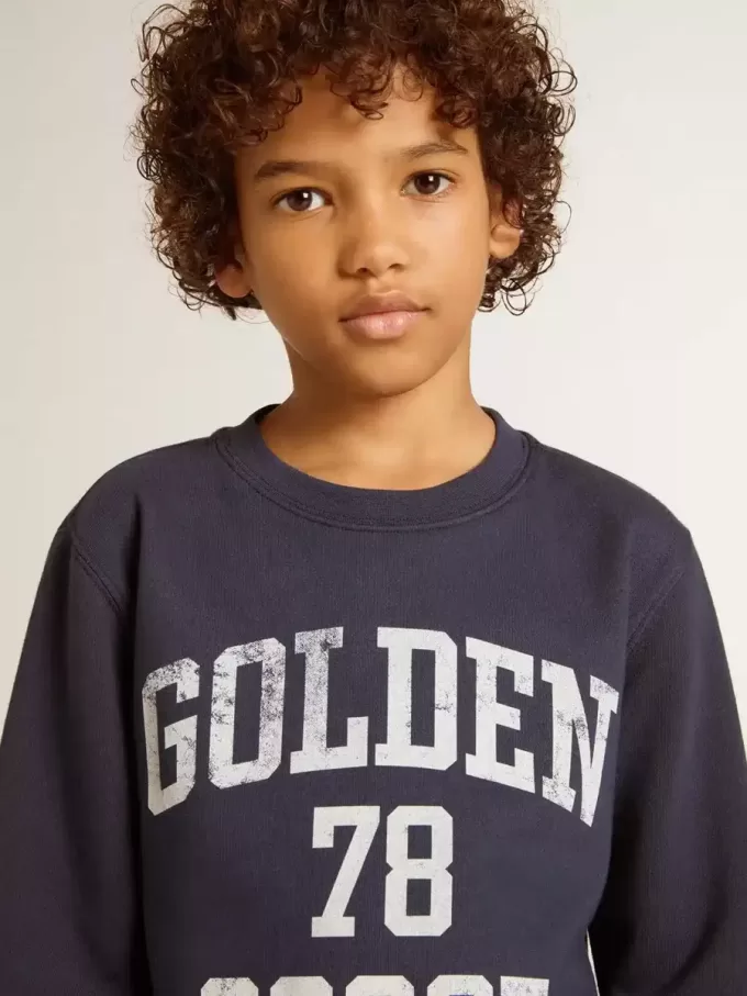 Dunkelblaues Sweatshirt für Jungen mit weißem Aufdruck Dunkelblaues Sweatshirt für Jungen mit weißem Aufdruck