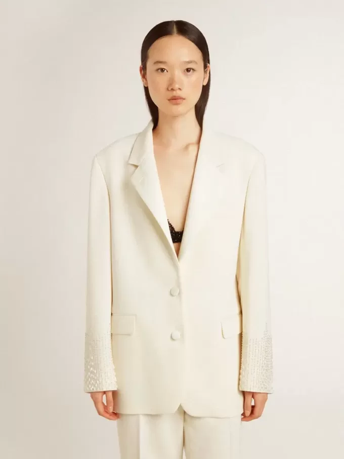 Einreihige Oversize-Jacke in Weiß mit Seideneffekt und Stickerei Einreihige Oversize-Jacke in Weiß mit Seideneffekt und Stickerei