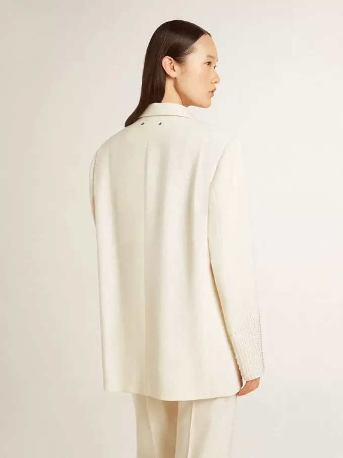 Einreihige Oversize-Jacke in Weiß mit Seideneffekt und Stickerei Einreihige Oversize-Jacke in Weiß mit Seideneffekt und Stickerei
