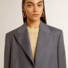 Einreihige, verkürzte Damenjacke aus babyblauer Wolle