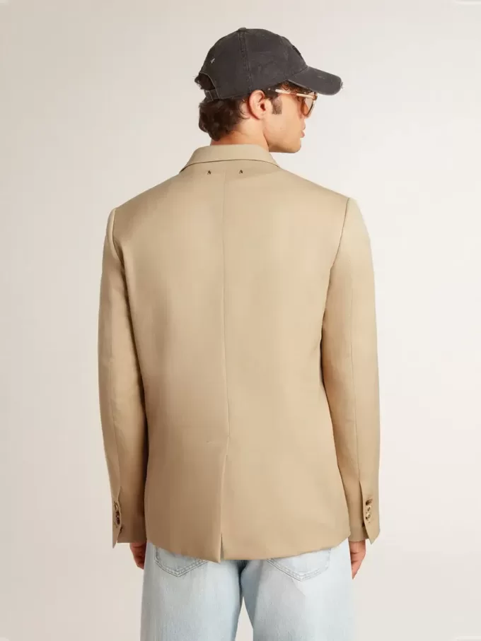 Einreihiger Blazer in Sandfarbe mit Hornknöpfen Einreihiger Blazer in Sandfarbe mit Hornknöpfen