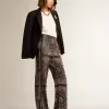 Einreihiger Damenblazer aus dunkelblauer Wollgabardine Einreihiger Damenblazer aus dunkelblauer Wollgabardine