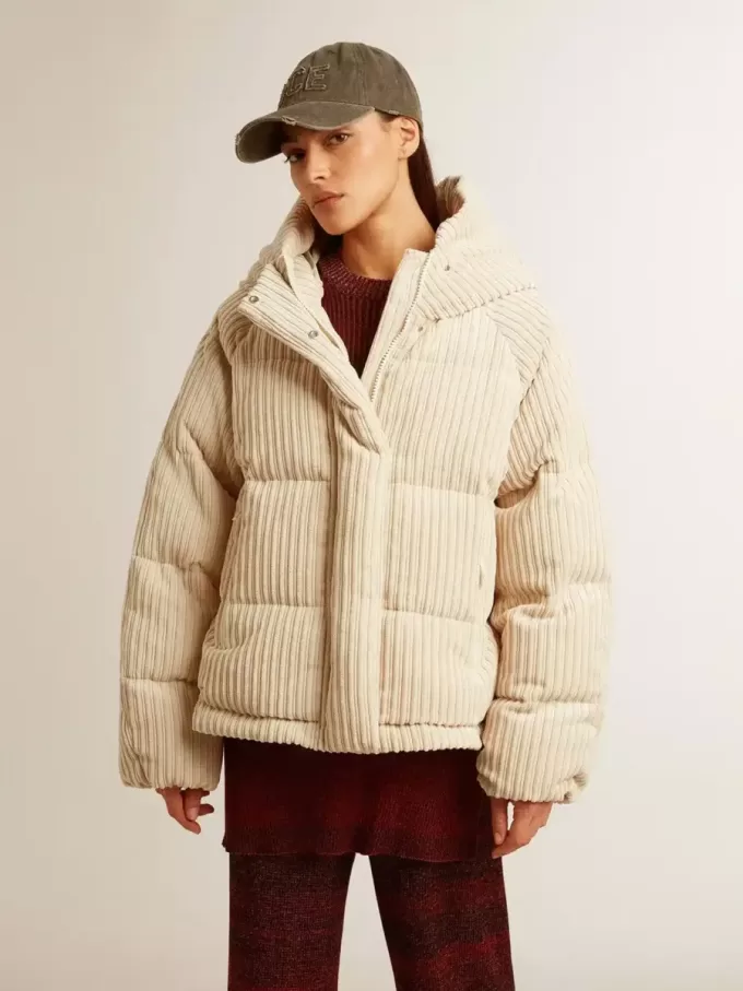 Gepolsterte Öko-Daunenjacke mit Reißverschluss und Kapuze Gepolsterte Öko-Daunenjacke mit Reißverschluss und Kapuze