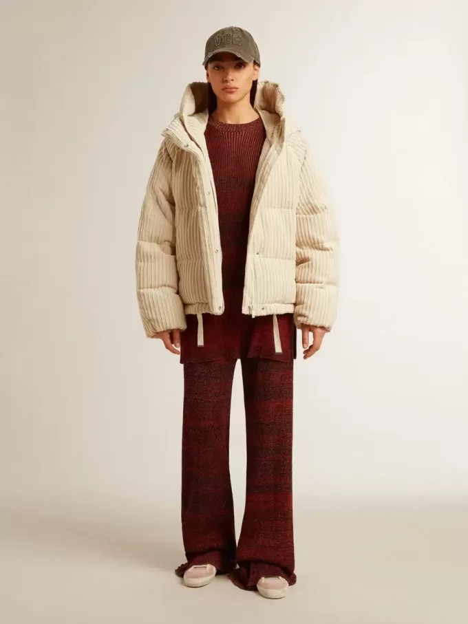 Gepolsterte Öko-Daunenjacke mit Reißverschluss und Kapuze Gepolsterte Öko-Daunenjacke mit Reißverschluss und Kapuze
