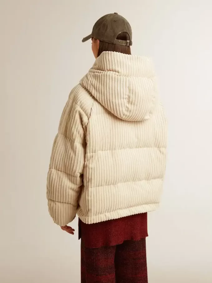 Gepolsterte Öko-Daunenjacke mit Reißverschluss und Kapuze Gepolsterte Öko-Daunenjacke mit Reißverschluss und Kapuze