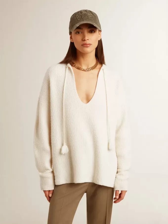 Gerippter Wollpullover mit V-Ausschnitt und Kordelzug mit Quasten