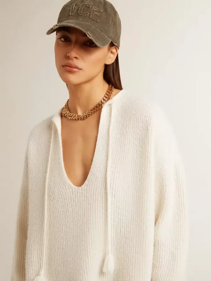 Gerippter Wollpullover mit V-Ausschnitt und Kordelzug mit Quasten