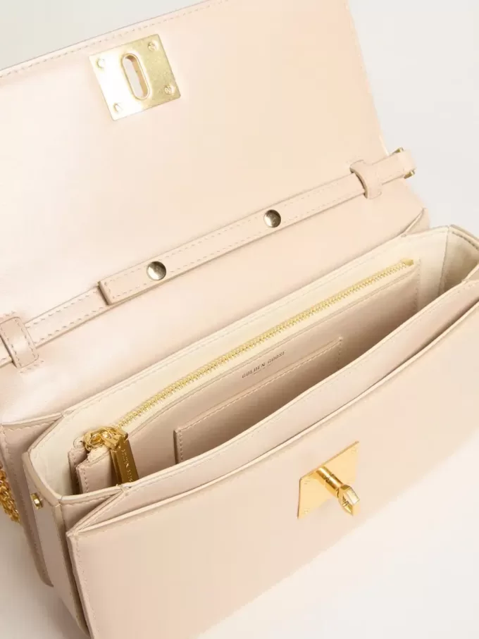 Gioia Tasche aus hellrosa Leder mit Golddetails Gioia Tasche aus hellrosa Leder mit Golddetails