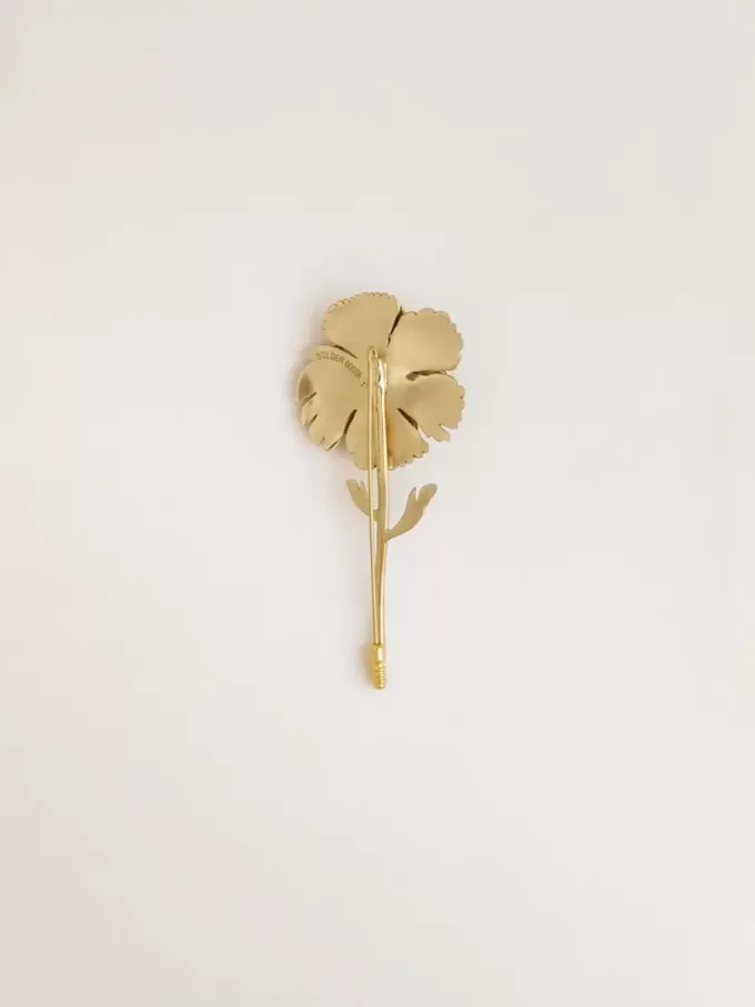 Goldfarbene Brosche mit Blumenmuster