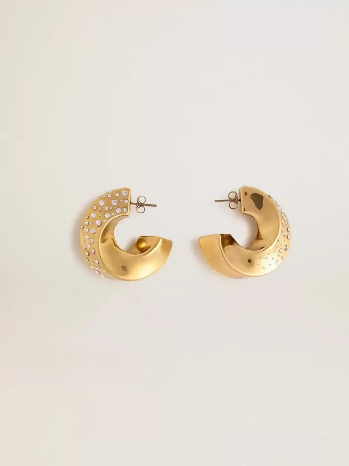 Goldfarbene Creolen mit Kristallen