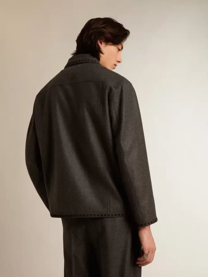 Grau melierte Wolljacke mit Knopfverschluss Grau melierte Wolljacke mit Knopfverschluss