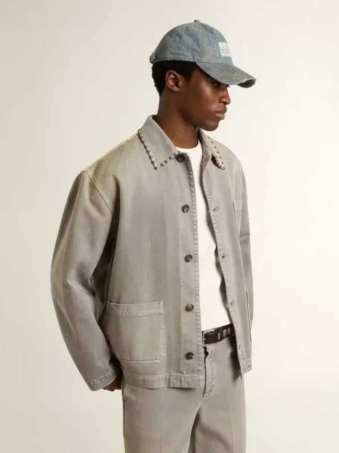 Graue Herren-Jeansjacke mit Nieten Graue Herren-Jeansjacke mit Nieten