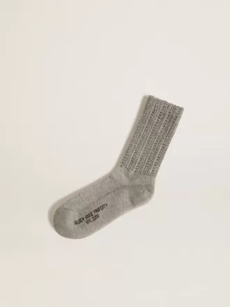 Graue Socken mit Kristallen am Schaft