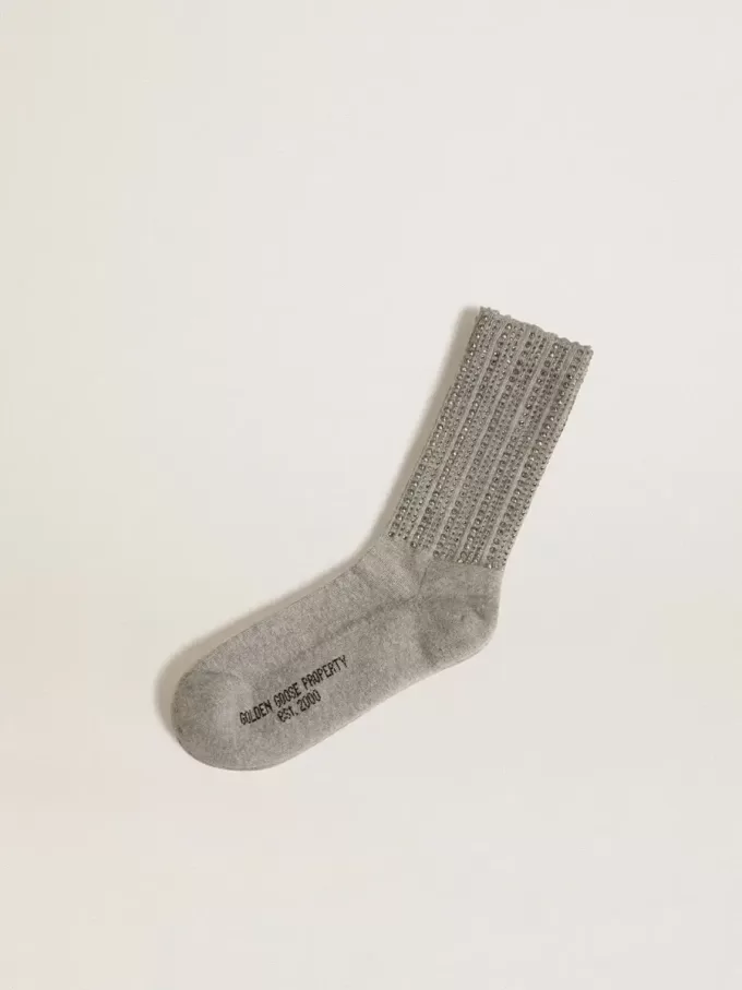 Graue Socken mit Kristallen am Schaft