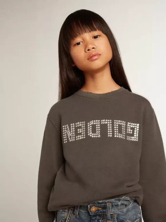 Graues Sweatshirt im Used-Look mit Kristallbeschriftung