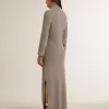 Graumeliertes Wollkleid mit Rippstruktur und hohem Kragen Graumeliertes Wollkleid mit Rippstruktur und hohem Kragen