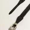 Gürtel aus schwarzem geflochtenem Leder mit silberfarbener Schnalle Gürtel aus schwarzem geflochtenem Leder mit silberfarbener Schnalle