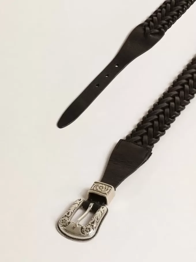 Gürtel aus schwarzem geflochtenem Leder mit silberfarbener Schnalle Gürtel aus schwarzem geflochtenem Leder mit silberfarbener Schnalle