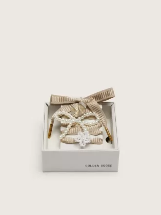 Hautfarbene „Sparkling”-Beige bestickte Schnürsenkel mit applizierten Perlenanhängern und goldenem Anhänger Hautfarbene „Sparkling”-Beige bestickte Schnürsenkel mit applizierten Perlenanhängern und goldenem Anhänger