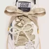 Hautfarbene „Sparkling”-Beige bestickte Schnürsenkel mit applizierten Perlenanhängern und goldenem Anhänger Hautfarbene „Sparkling”-Beige bestickte Schnürsenkel mit applizierten Perlenanhängern und goldenem Anhänger