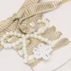 Hautfarbene „Sparkling”-Beige bestickte Schnürsenkel mit applizierten Perlenanhängern und goldenem Anhänger Hautfarbene „Sparkling”-Beige bestickte Schnürsenkel mit applizierten Perlenanhängern und goldenem Anhänger