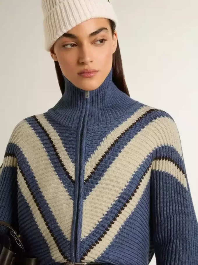 Hellblauer Jacquard-Wollpullover für Damen mit cremefarbenem Muster