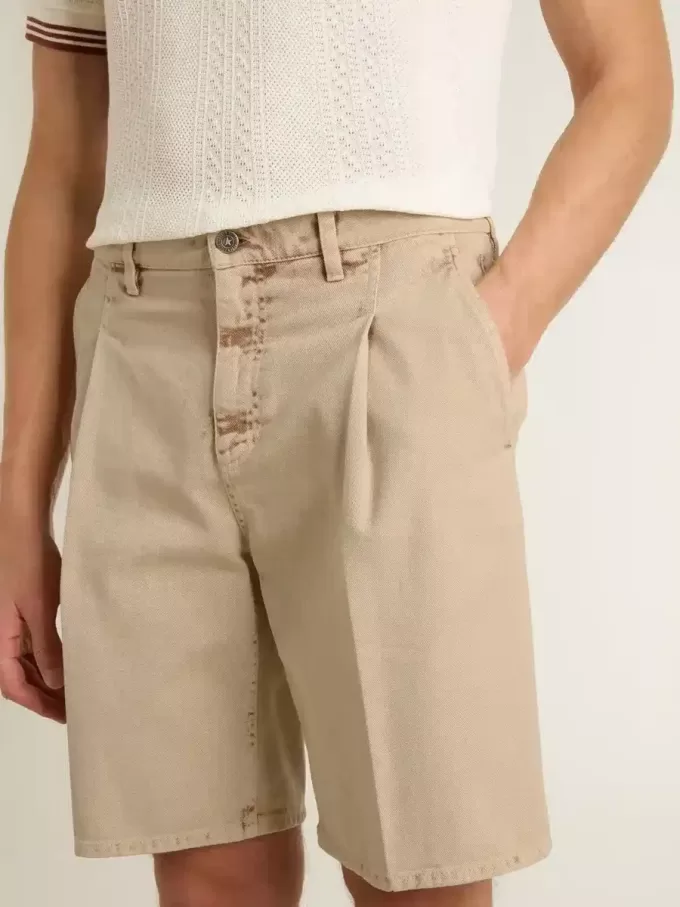 Herren-Bermudashorts aus beigem Denim mit Used-Look-Finish