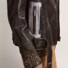Herren-Bikerjacke aus Leder mit gehämmerten Nieten und Klebeband Herren-Bikerjacke aus Leder mit gehämmerten Nieten und Klebeband