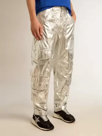 Herren-Cargohose aus silbernem Funktionsstoff Herren-Cargohose aus silbernem Funktionsstoff