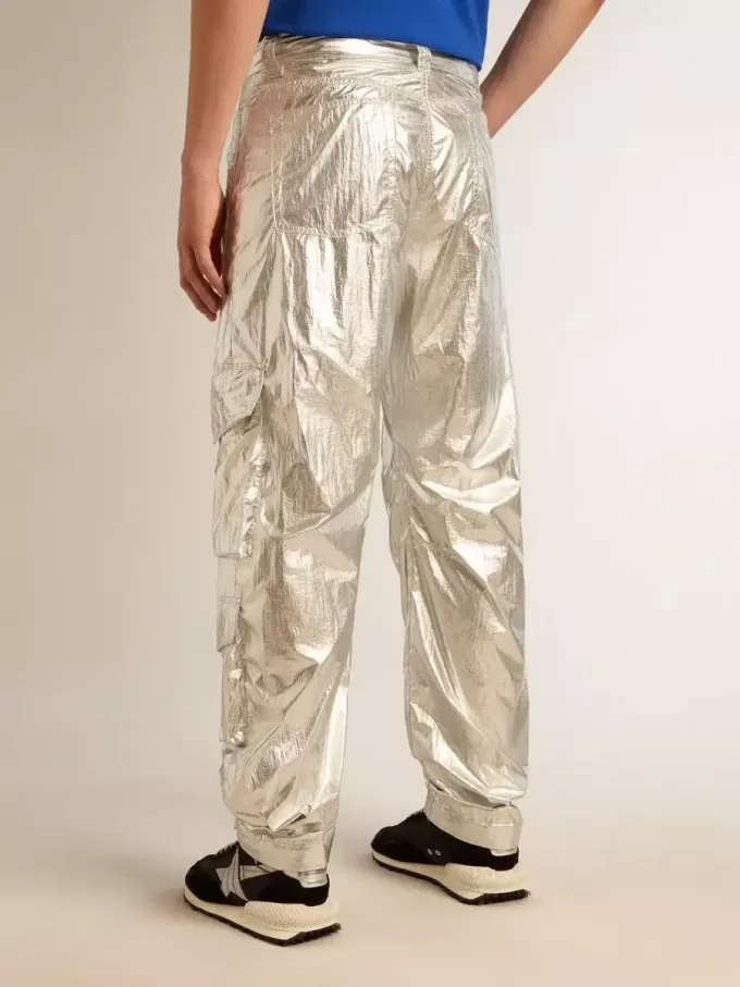 Herren-Cargohose aus silbernem Funktionsstoff Herren-Cargohose aus silbernem Funktionsstoff