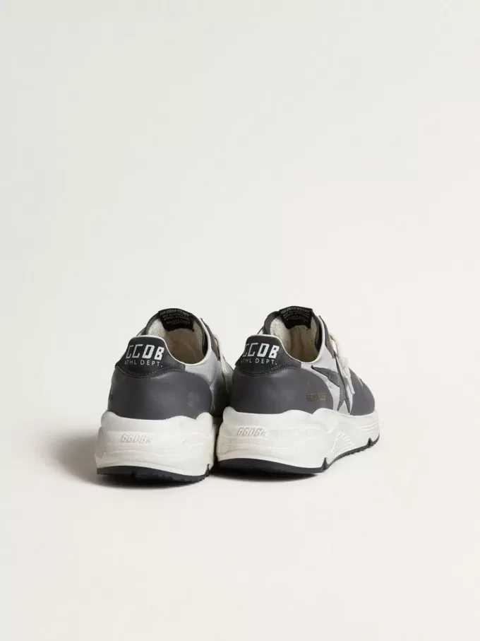 Herren-Laufsohle aus grauem Nylon und schwarzem Nappaleder mit schwarzem Wildlederstern Herren-Laufsohle aus grauem Nylon und schwarzem Nappaleder mit schwarzem Wildlederstern