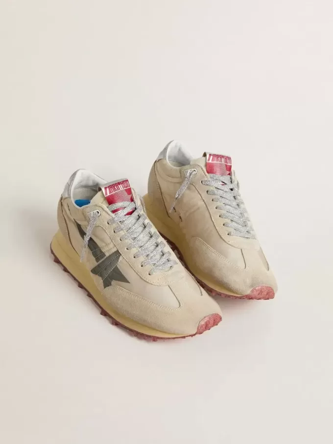 Herren-Marathon mit beigem Nylon-Obermaterial und grauem Stern Herren-Marathon mit beigem Nylon-Obermaterial und grauem Stern