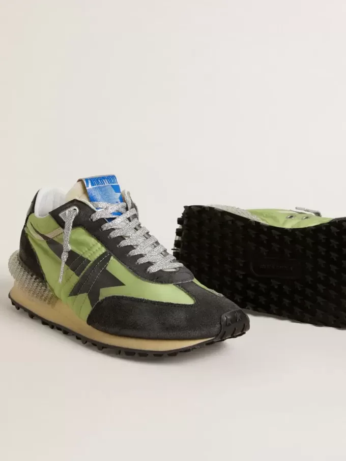 Herren-Marathon mit grünem Nylon-Obermaterial und schwarzem Stern