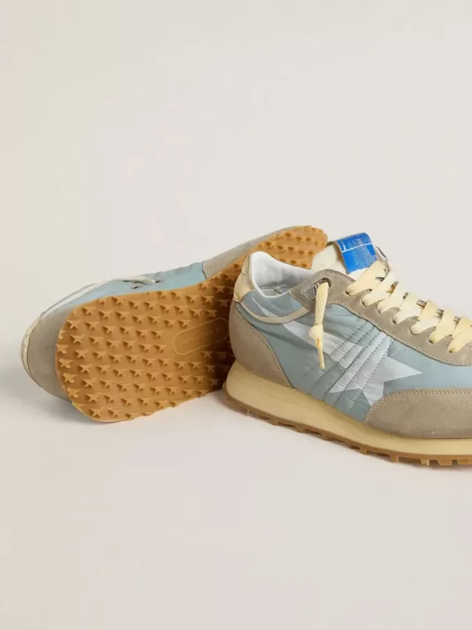 Herren-Marathon mit hellblauem Nylon-Obermaterial und pastellblauem Stern Herren-Marathon mit hellblauem Nylon-Obermaterial und pastellblauem Stern