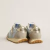 Herren-Marathon mit hellblauem Nylon-Obermaterial und pastellblauem Stern Herren-Marathon mit hellblauem Nylon-Obermaterial und pastellblauem Stern