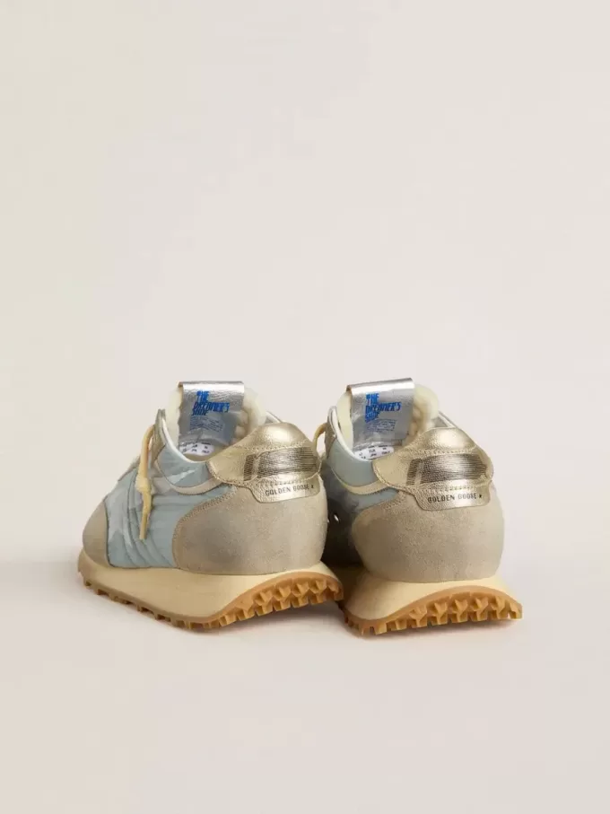 Herren-Marathon mit hellblauem Nylon-Obermaterial und pastellblauem Stern Herren-Marathon mit hellblauem Nylon-Obermaterial und pastellblauem Stern
